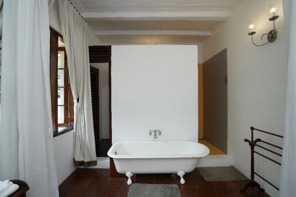 A stylish bathroom in India Admiral room, equipped with a bathtub and shower, highlighting traditional decor and elegance.